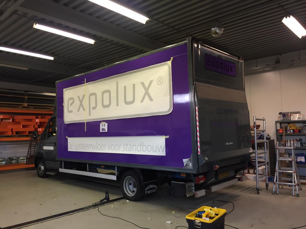 2 Bedrijfswagens van Expolux