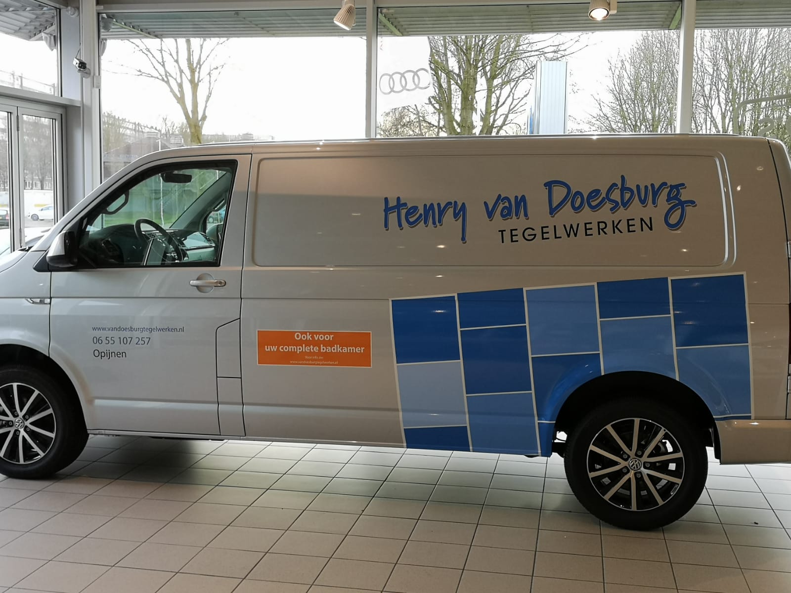 Auto belettering Henry van Doesburg Tegelwerken